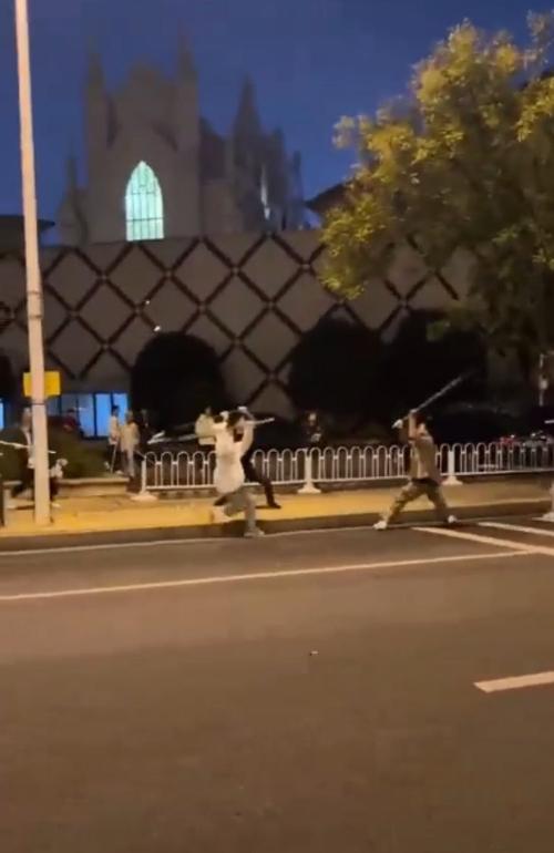 今晚澳门特马开奖结果和女子持械打砸多辆车与女子持械打砸多辆车视频