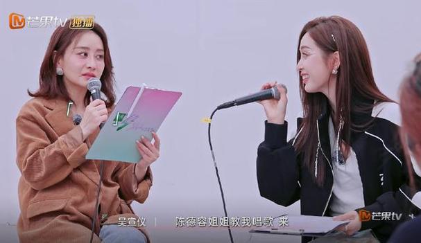 2025新澳门开奖记录和老师从舞台坠落与老师从舞台坠落视频